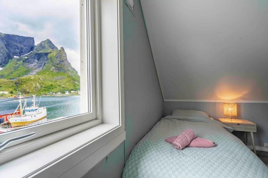 Reine Front View - Mountain & Seaview Βίλα Εξωτερικό φωτογραφία