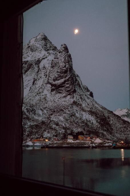 Reine Front View - Mountain & Seaview Βίλα Εξωτερικό φωτογραφία