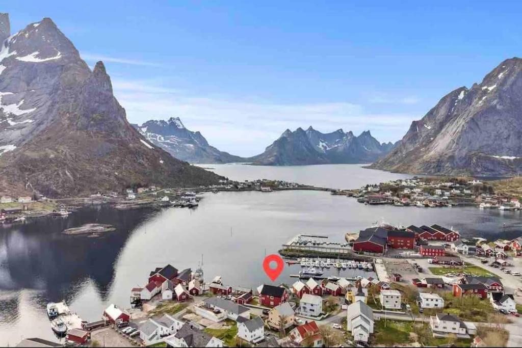 Reine Front View - Mountain & Seaview Βίλα Εξωτερικό φωτογραφία
